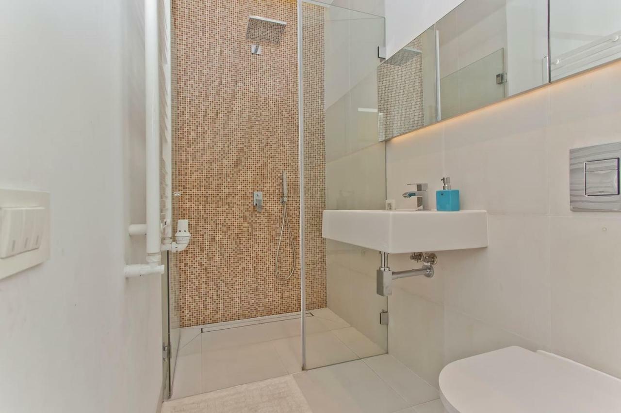 Luxury And Comfortable- Golden Apartments- Royal Street Varsovie Extérieur photo